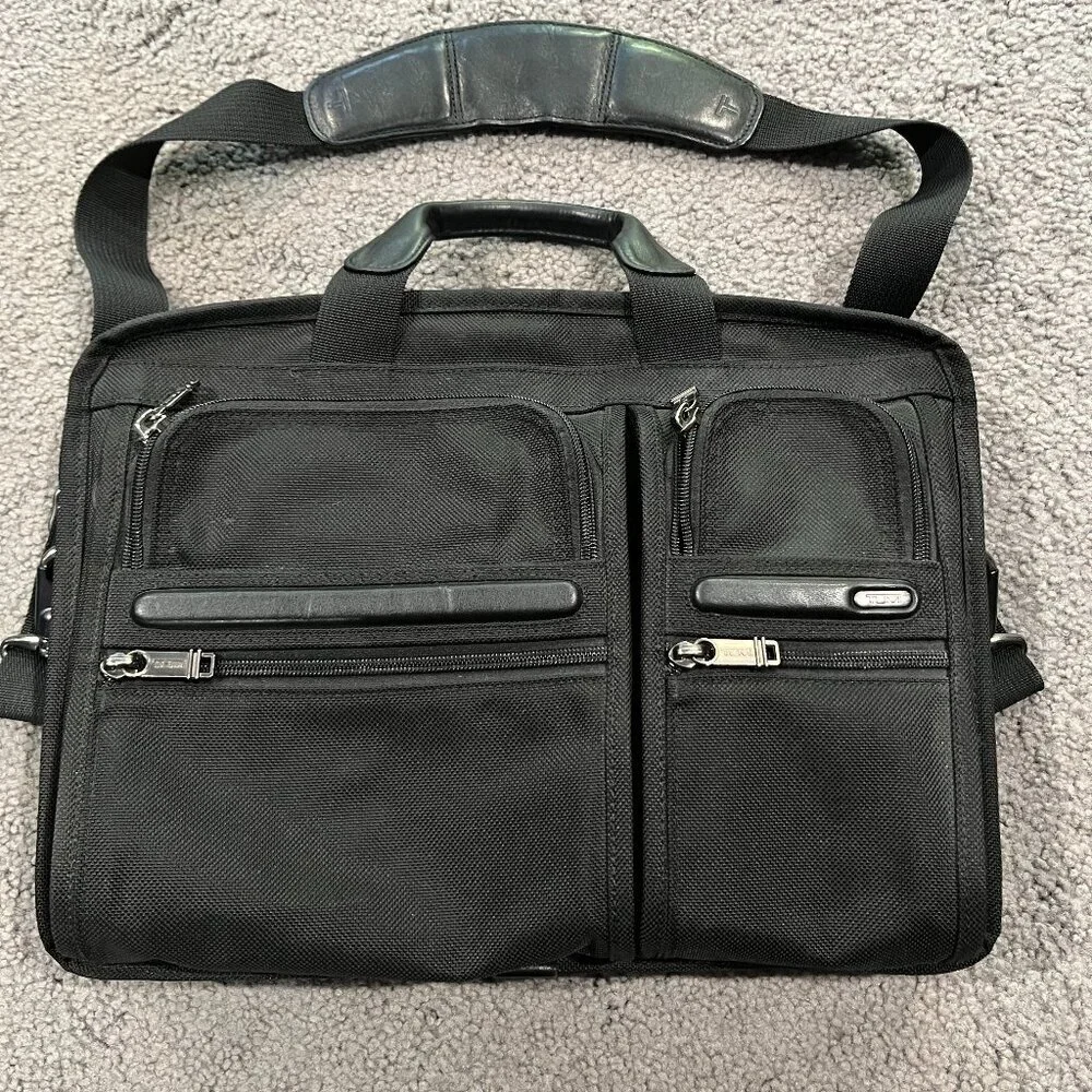 TUMI 26516D4 Compact Large Screen Nylon & Leather Computer Brief Case Black EUC